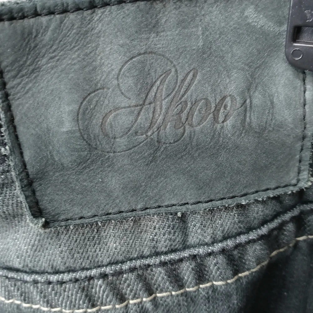 Akoo A King of Oneself Size 36X33 MED Wash Men's blue Jeans. Embroidered back po